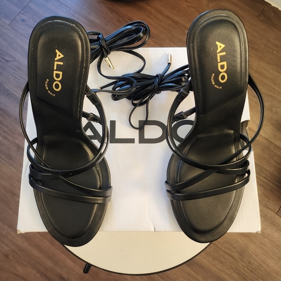 Heels Women - Picture 2 of 6